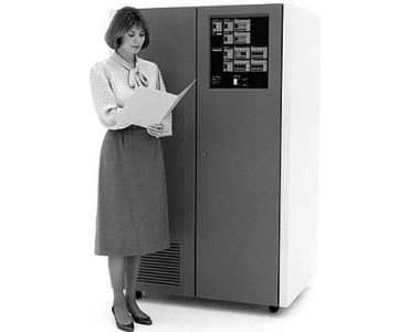 第一款GB级容量硬盘IBM 3380于1980年6月面市，容量达2.5GB