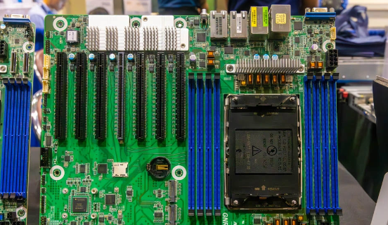 英特尔未来将推至强6 R1S芯片：专注单路服务器，搭载136条PCIe 5.0通道